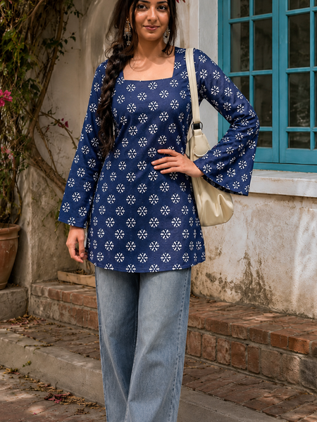 Women Blue Printed Square Neck Kurti Top