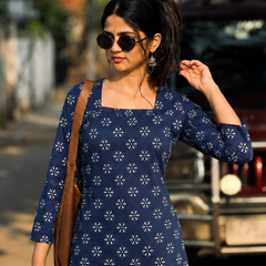Women Blue Printed Square Neck Kurti Top